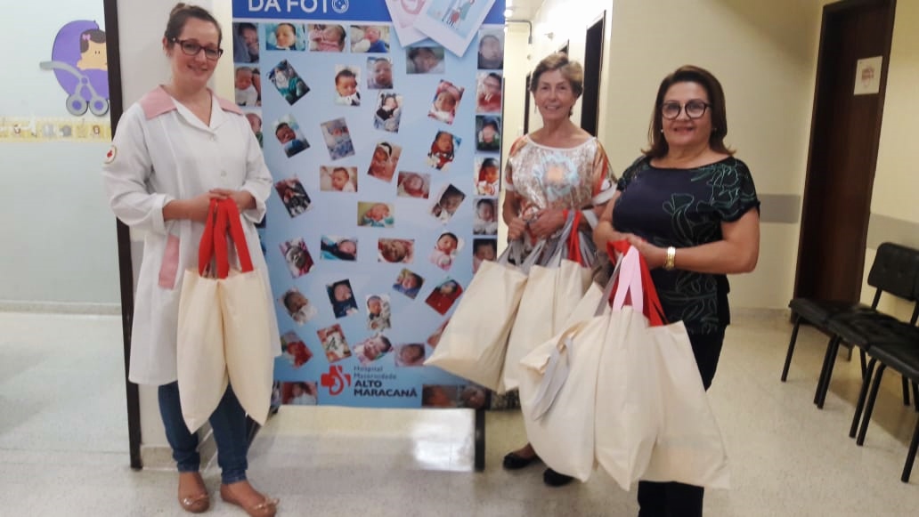 Voluntárias do projeto Enxoval Solidário entregam kits na Maternidade Alto Maracanã
