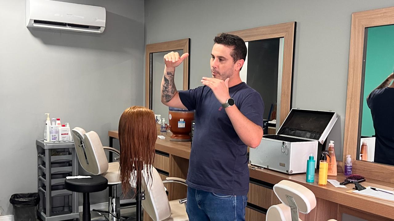 Curso de Cabelereiro Gratuito ABC Vida